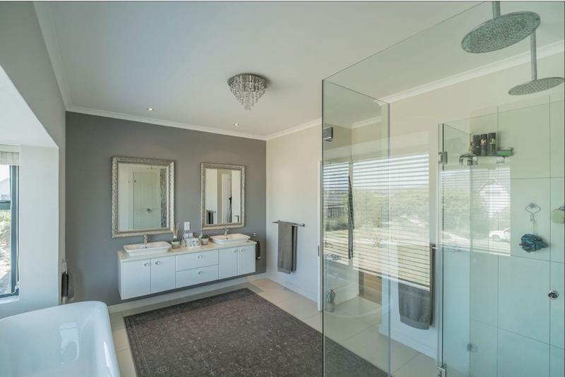 4 Bedroom Property for Sale in Lake Michelle Western Cape